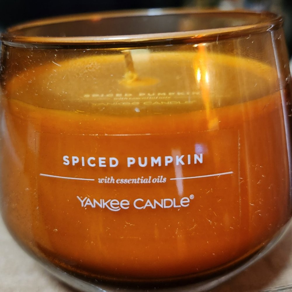 Brand New ! Yankee Candle Spiced Pumpkin